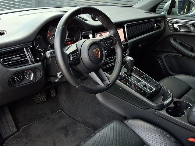 Certified 2024 Porsche Macan S AWD/4WD image 4