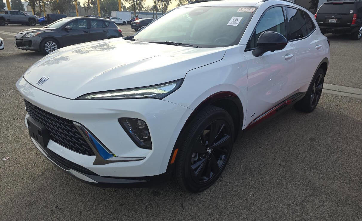 Used 2025 Buick Envision Sport Touring image 5