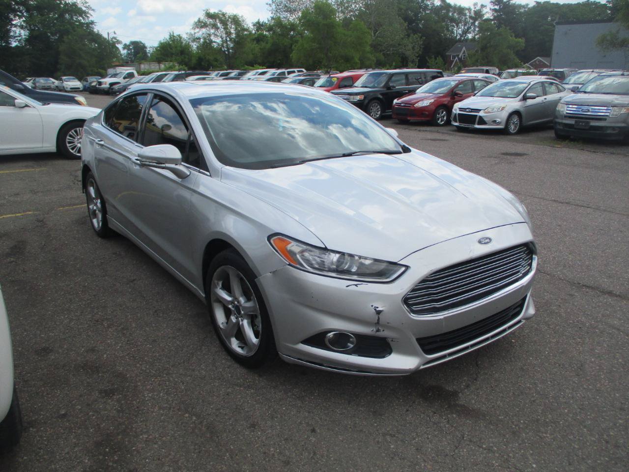 Used 2016 Ford Fusion SE w/ Equipment Group 201A FWD image 1
