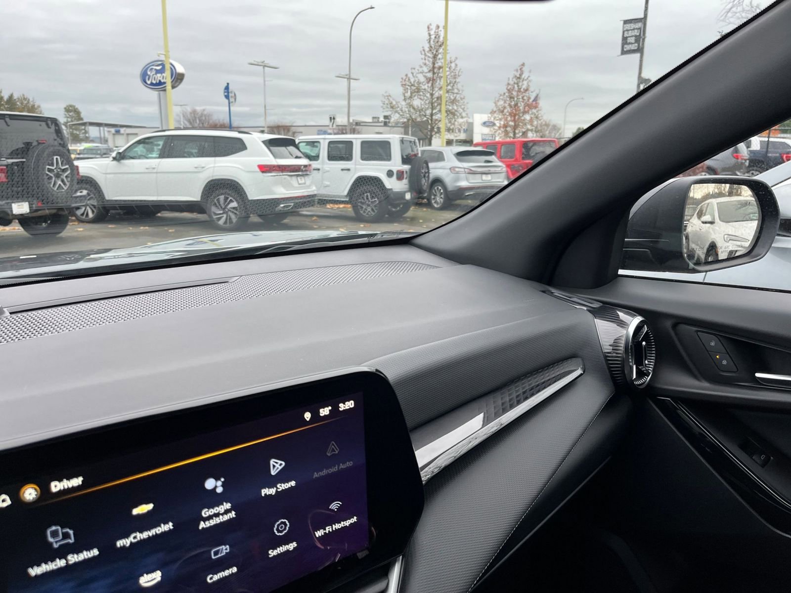 Used 2025 Chevrolet Equinox LT image 35