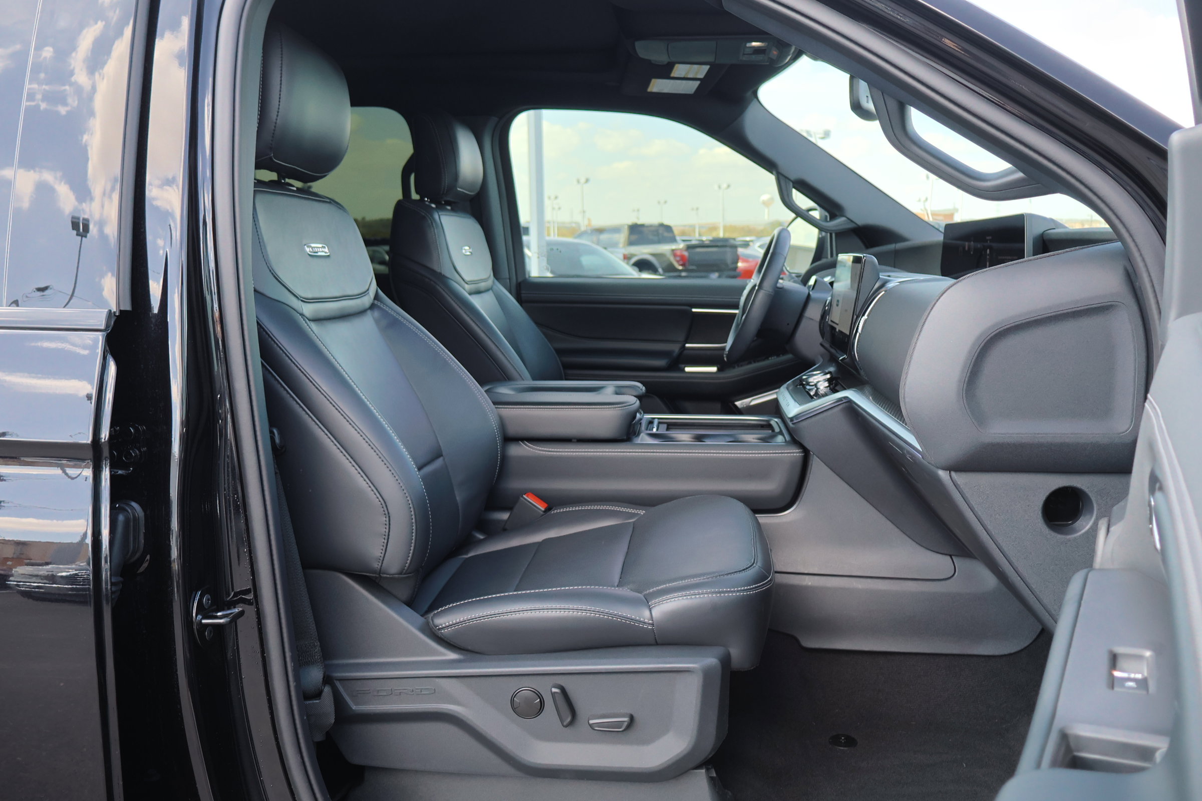 Certified 2025 Ford Expedition Max Platinum w/ Stealth Appearance Package image 39