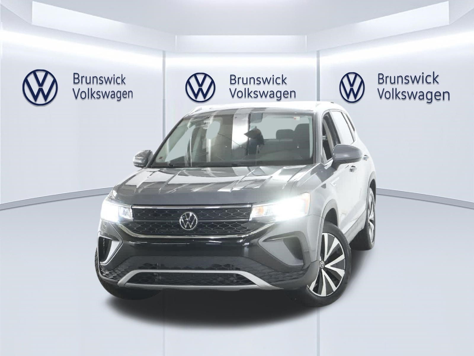 Certified 2023 Volkswagen Taos SE w/ Panoramic Sunroof Package AWD/4WD image 3