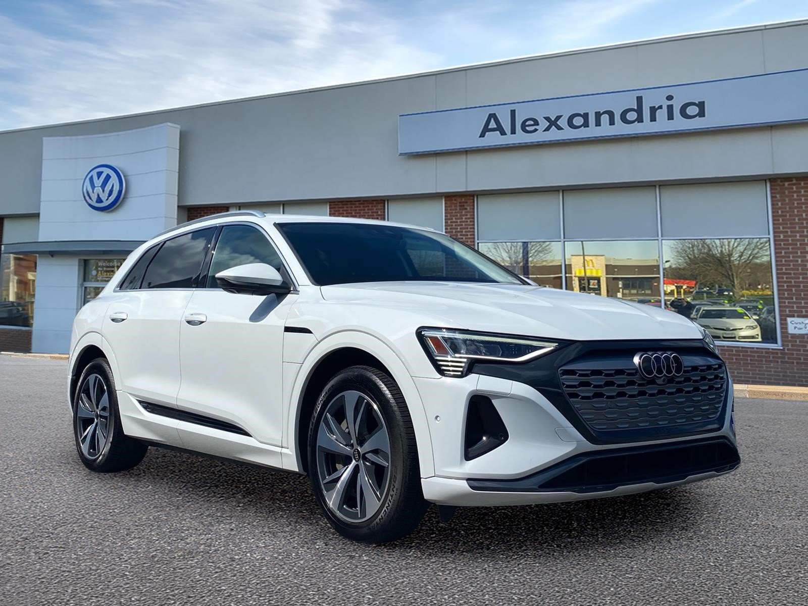 Used 2024 Audi Q8 e-tron Premium Plus w/ Premium Plus Package AWD/4WD video 1
