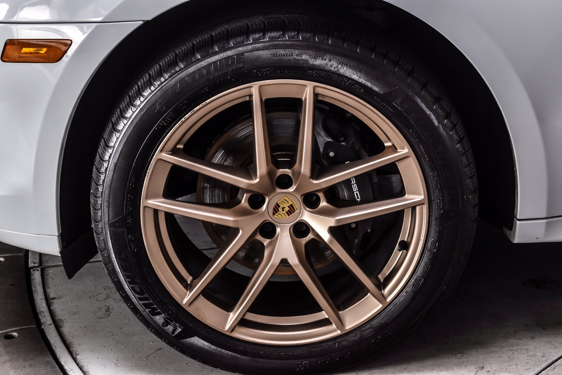 Used 2023 Porsche Macan AWD/4WD image 9