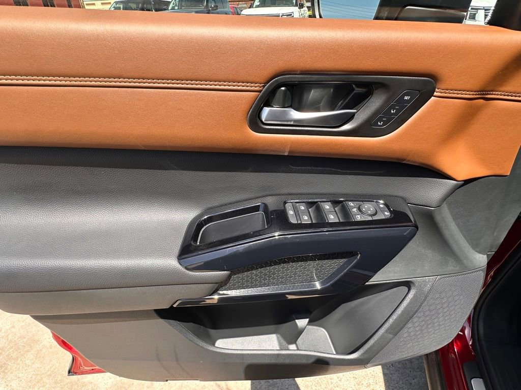 New 2026 Nissan Pathfinder Platinum AWD/4WD image 14