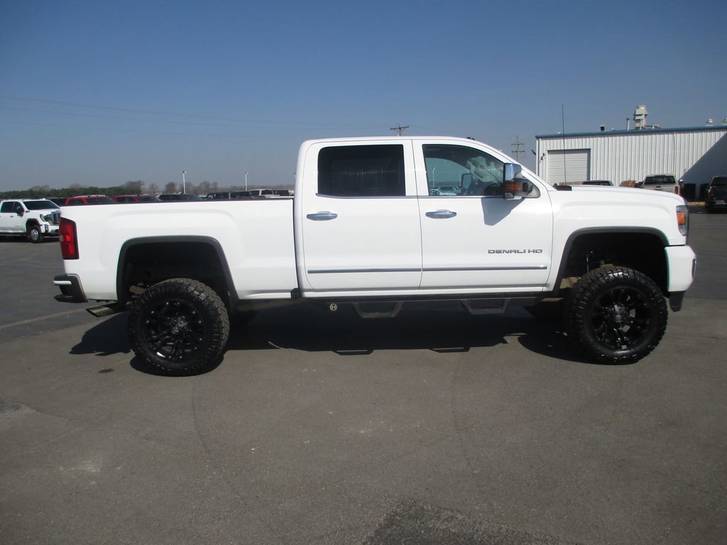 Used 2016 GMC Sierra 2500 Denali image 2