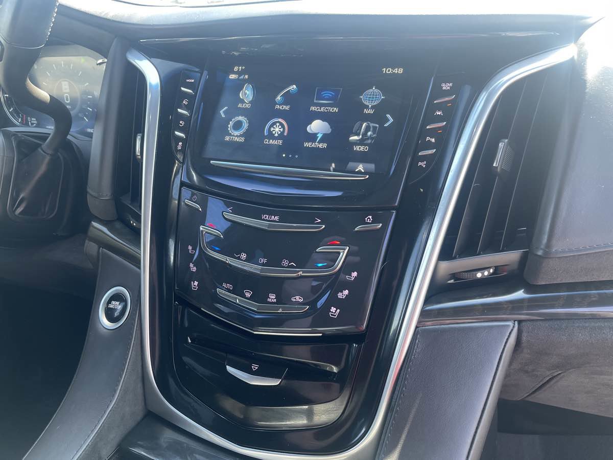 Used 2019 Cadillac Escalade Platinum image 28