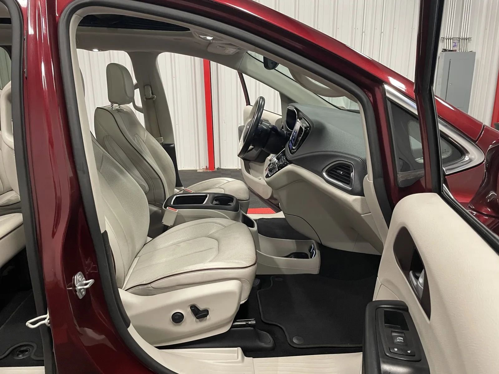 Used 2019 Chrysler Pacifica Limited w/ Tire & Wheel Group image 45