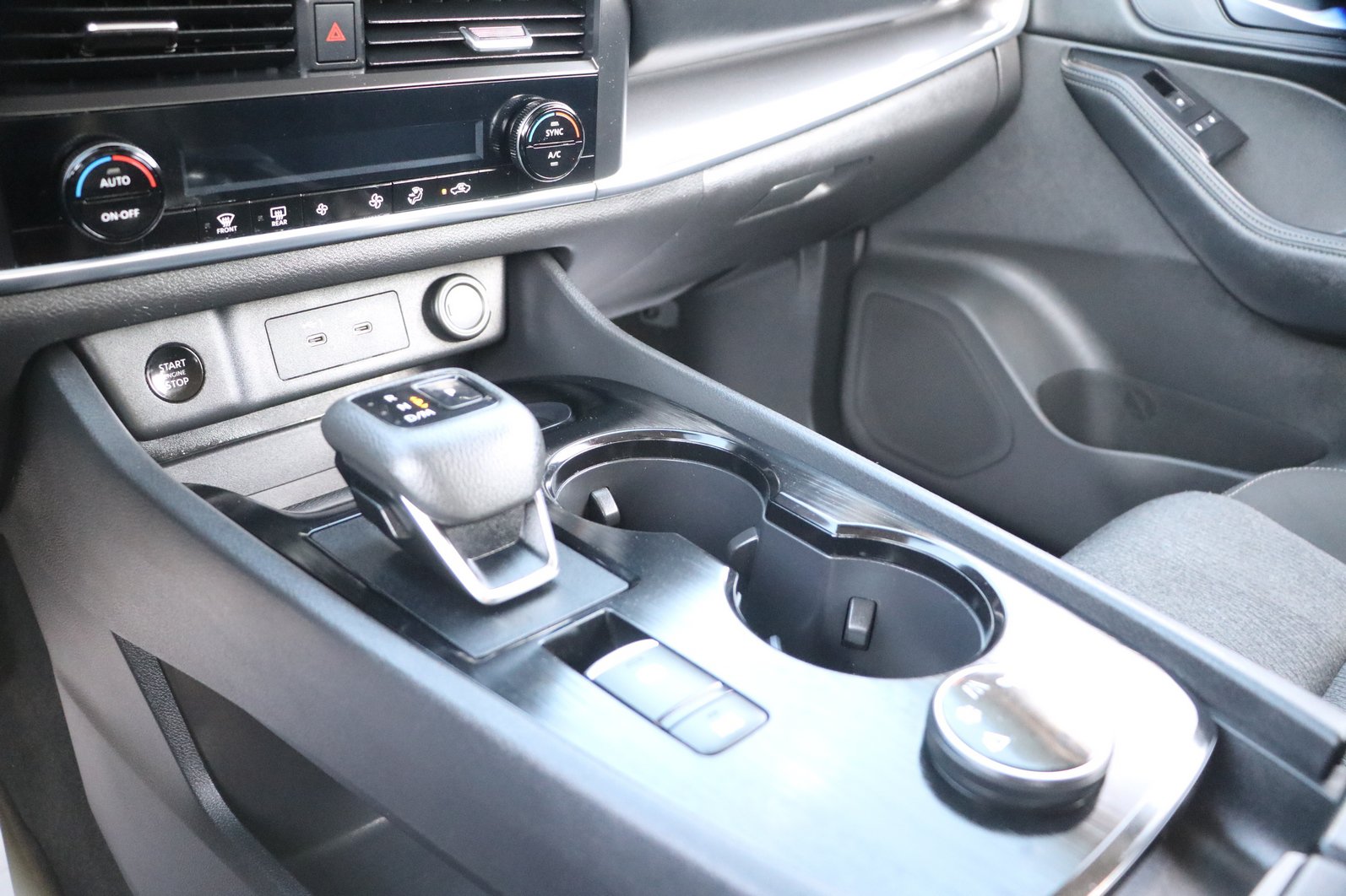 Used 2024 Nissan Rogue SV AWD/4WD image 24