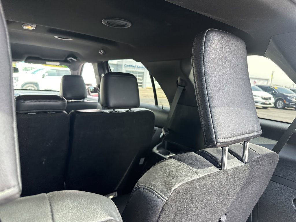 Used 2018 Ford Explorer XLT w/ Equipment Group 202A AWD/4WD image 16