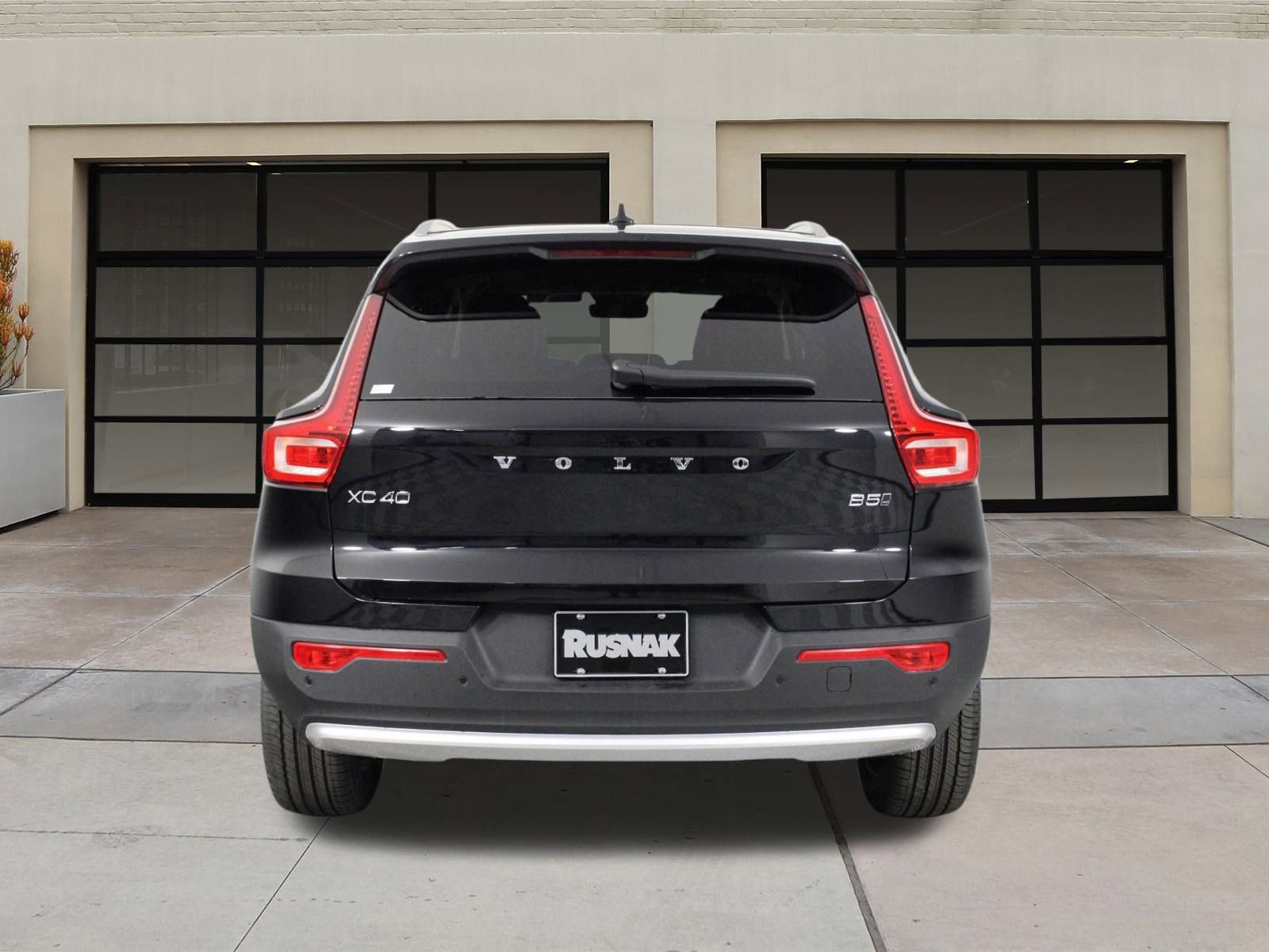 New 2025 Volvo XC40 B5 Core w/ Climate Package image 4