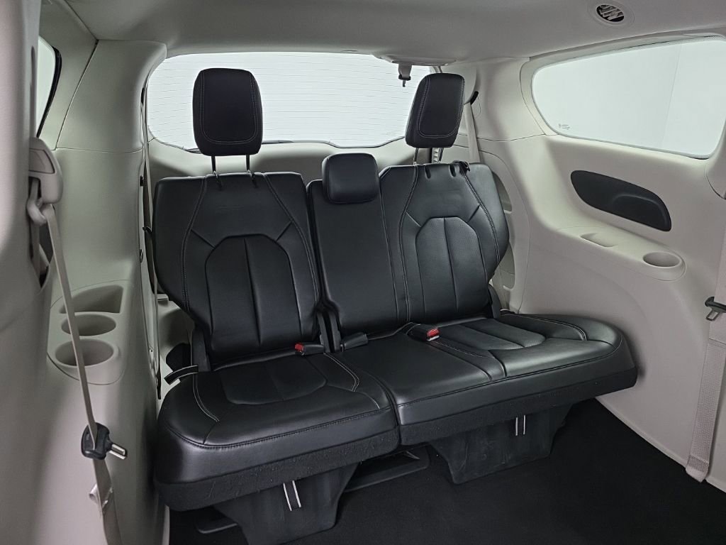 Used 2024 Chrysler Pacifica Touring-L image 47