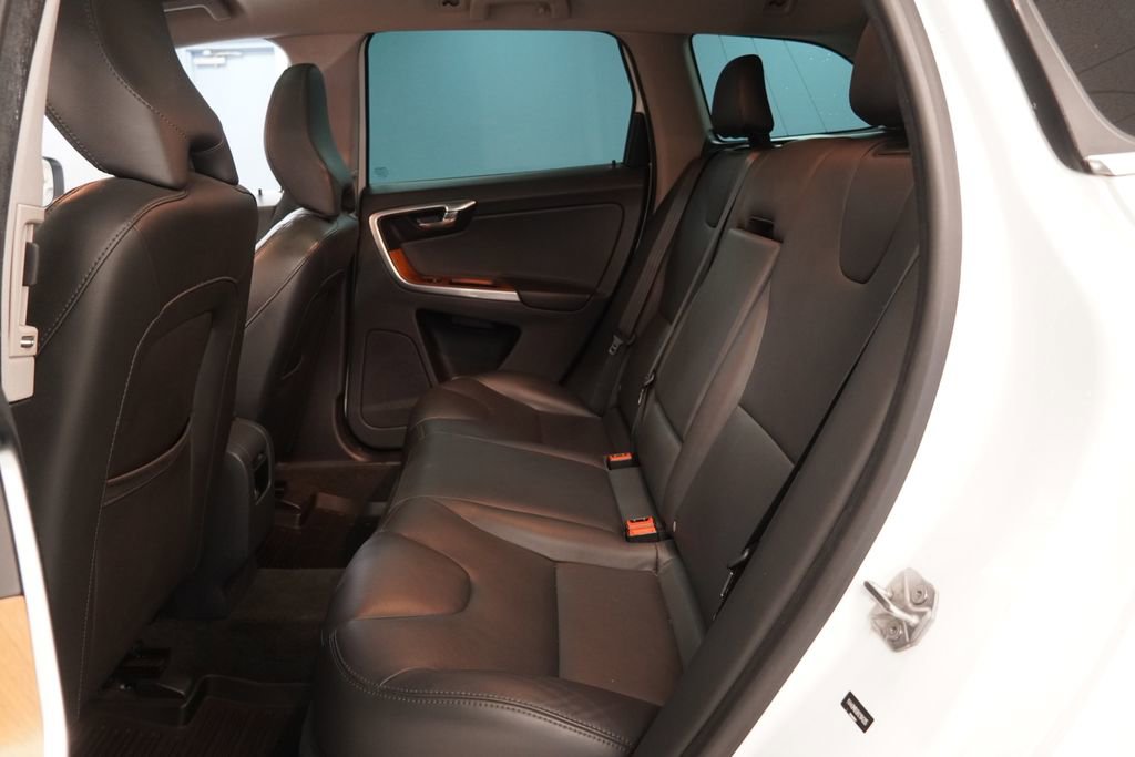 Used 2017 Volvo XC60 T5 Inscription w/ Preferred Option Package image 28