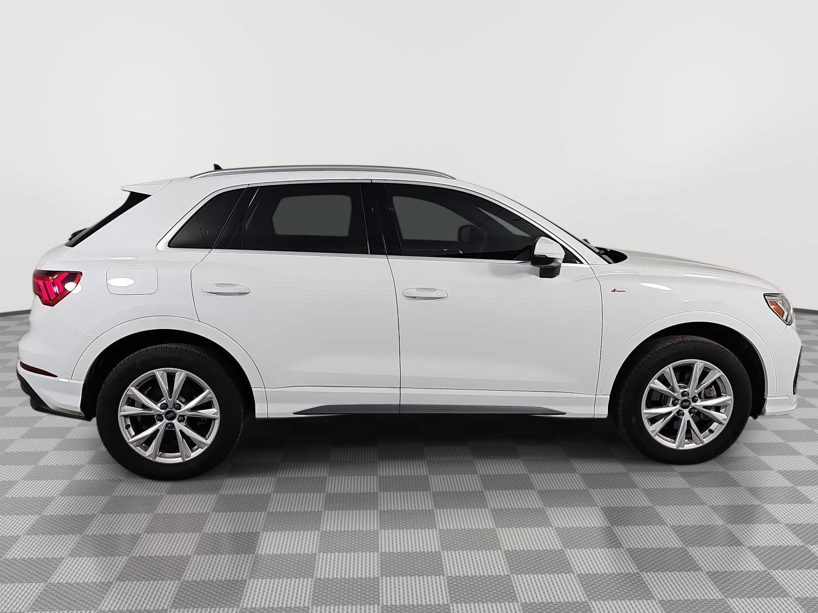 Used 2025 Audi Q3 2.0T Premium w/ Convenience Package AWD/4WD image 9