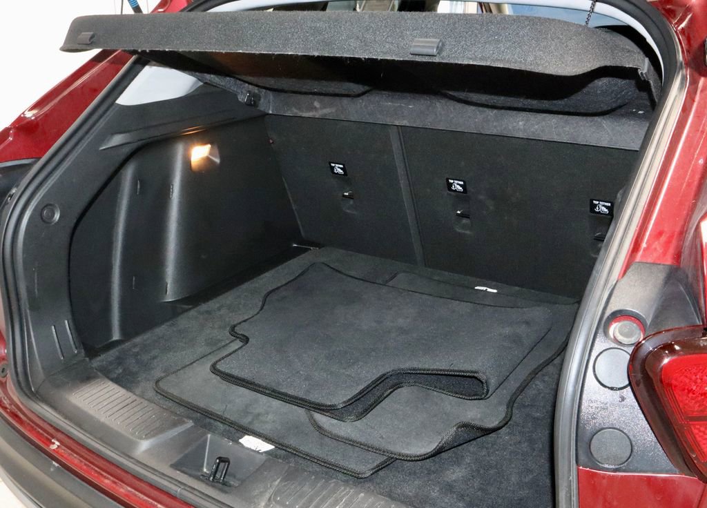 Used 2025 Chevrolet Trax LT w/ LT Convenience Package image 14