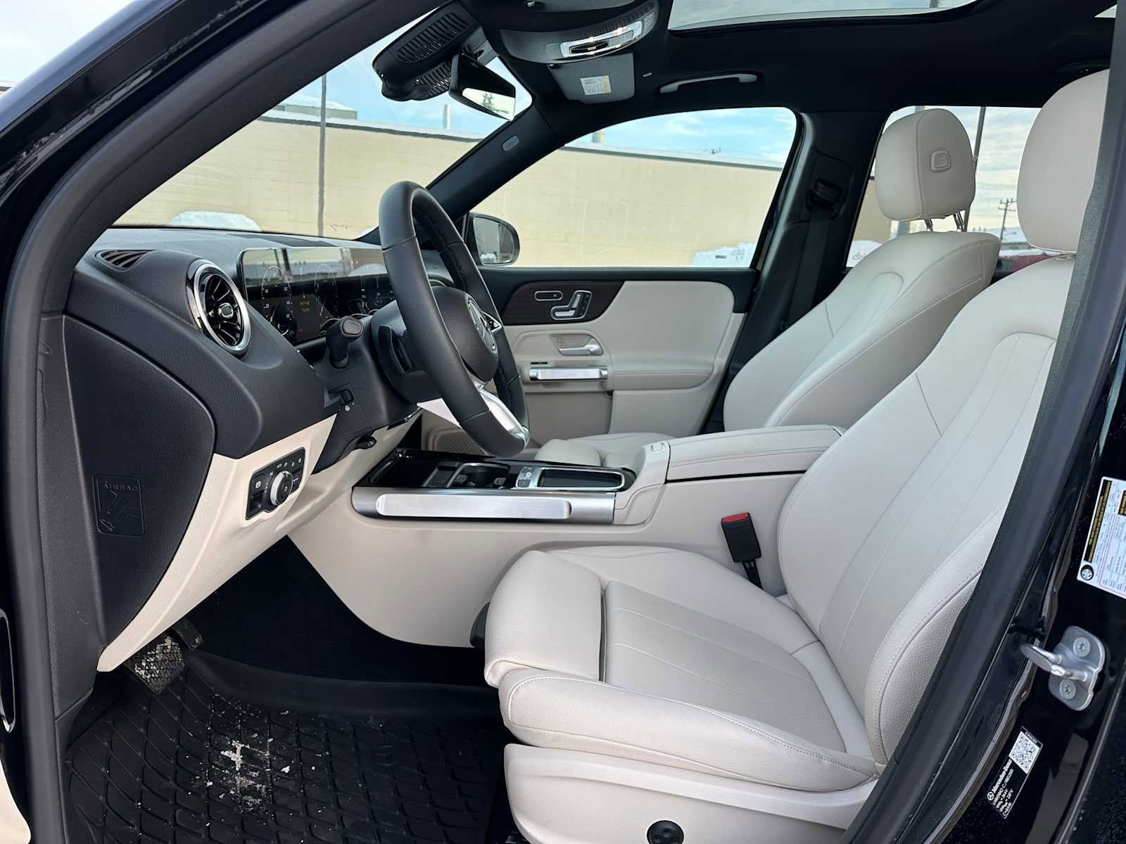 Used 2026 Mercedes-Benz GLB 250 4MATIC image 21