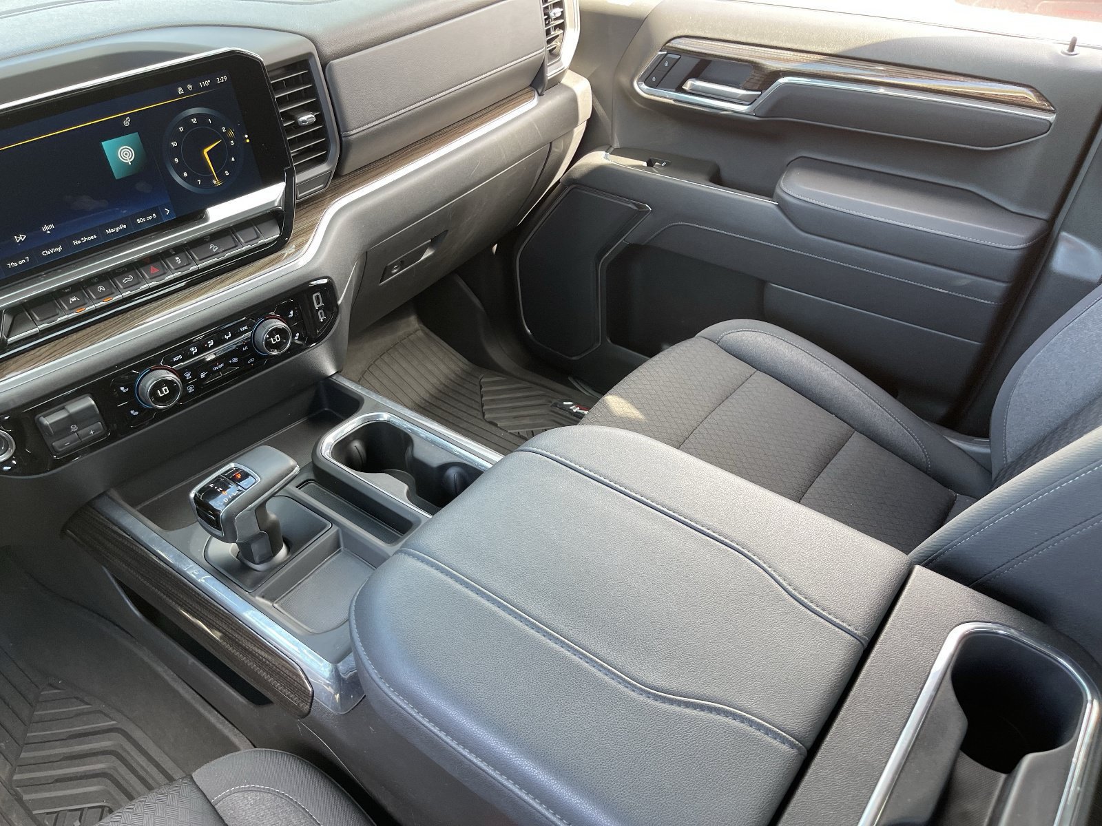 Used 2025 Chevrolet Silverado 1500 LT Trail Boss w/ Protection Package AWD/4WD image 17