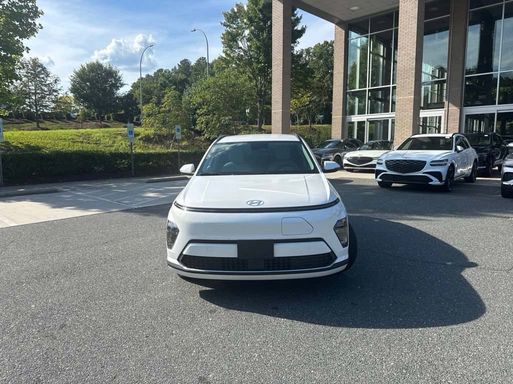 Used 2024 Hyundai Kona SEL FWD image 2