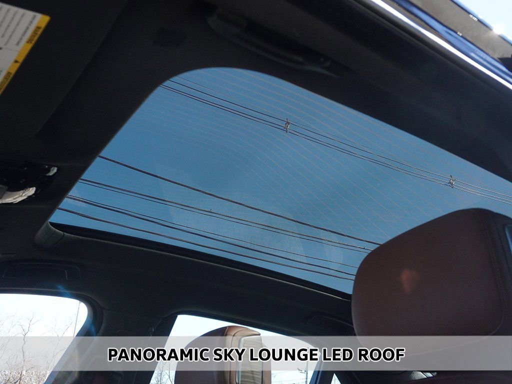 Used 2023 BMW 760i xDrive image 3