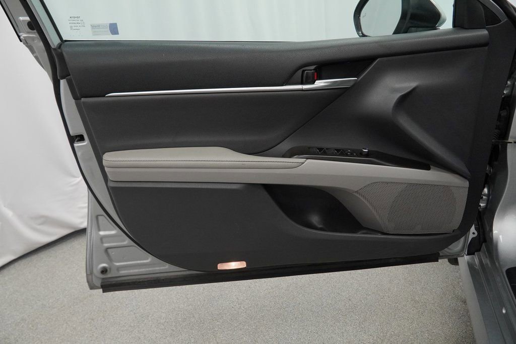 Used 2023 Toyota Camry XLE w/ Cold Weather Package image 38