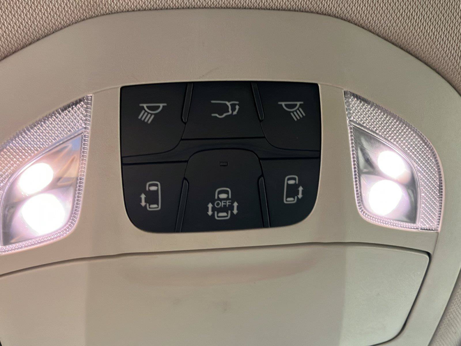 Used 2023 Chrysler Pacifica Touring-L FWD image 32