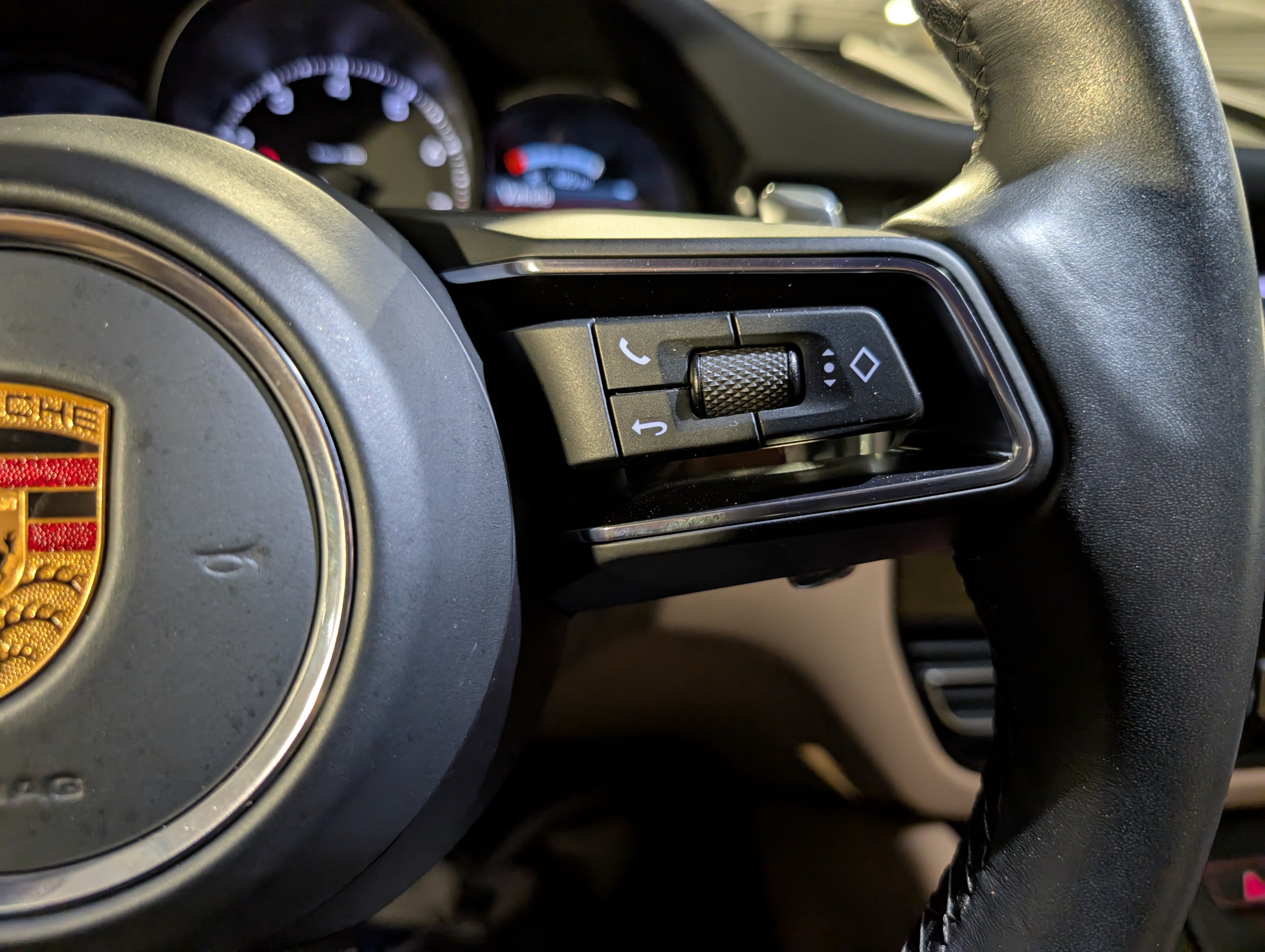 Certified 2023 Porsche Macan AWD/4WD image 30
