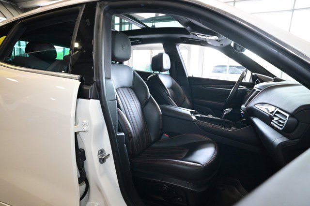 Used 2019 Maserati Levante GranLusso AWD/4WD image 33