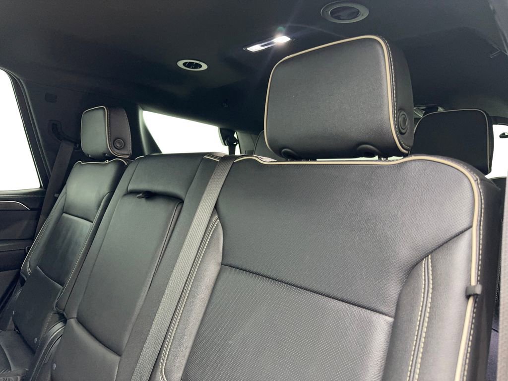 Used 2024 GMC Yukon SLT image 35