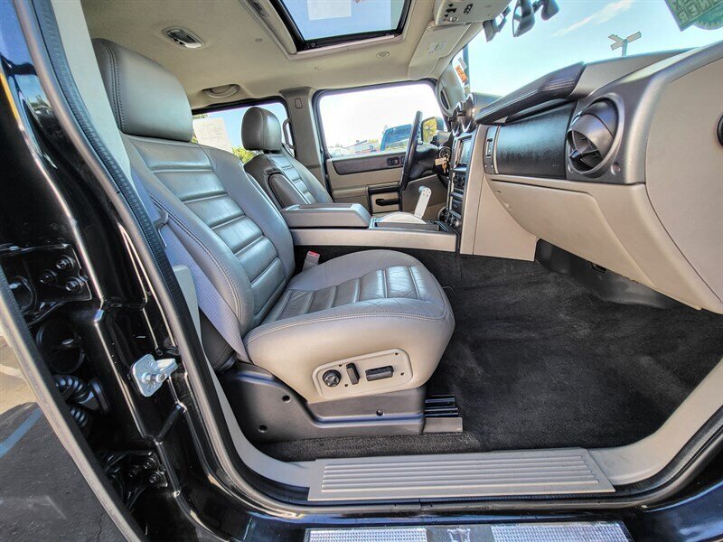 Used 2003 HUMMER H2 w/ Preferred Equipment Group AWD/4WD image 12