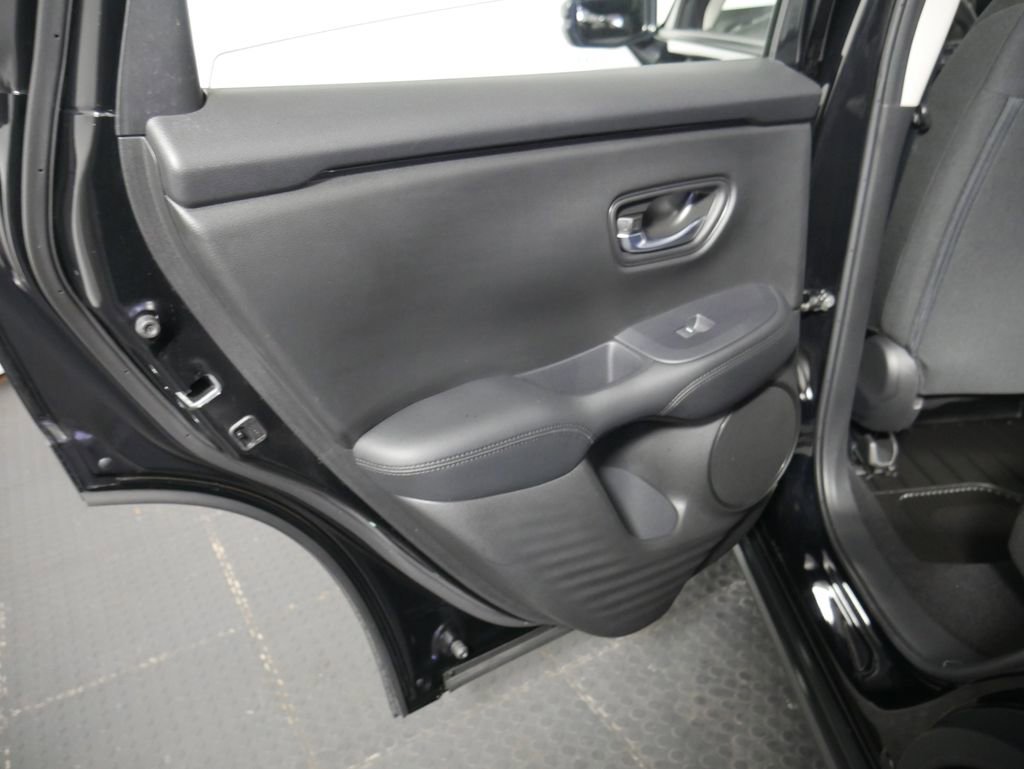 Used 2023 Honda HR-V LX image 12