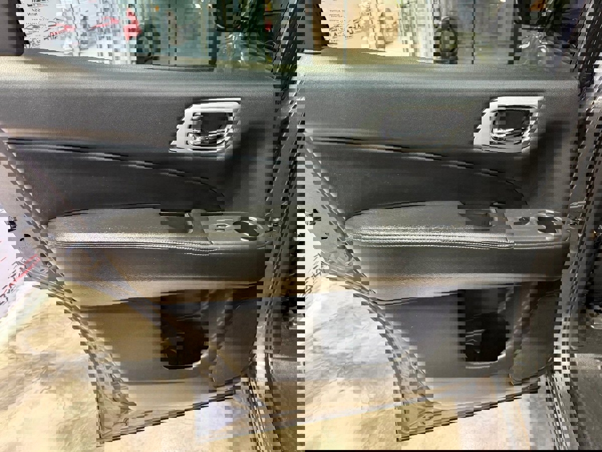 Used 2019 Nissan Pathfinder SV image 33