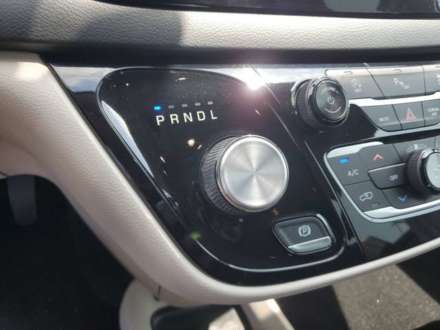 Used 2018 Chrysler Pacifica Touring-L Plus FWD image 16
