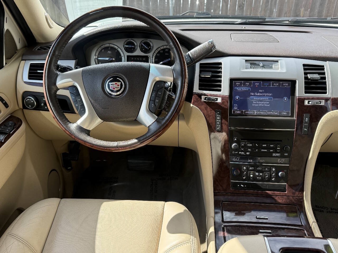 Used 2014 Cadillac Escalade Luxury AWD/4WD image 6