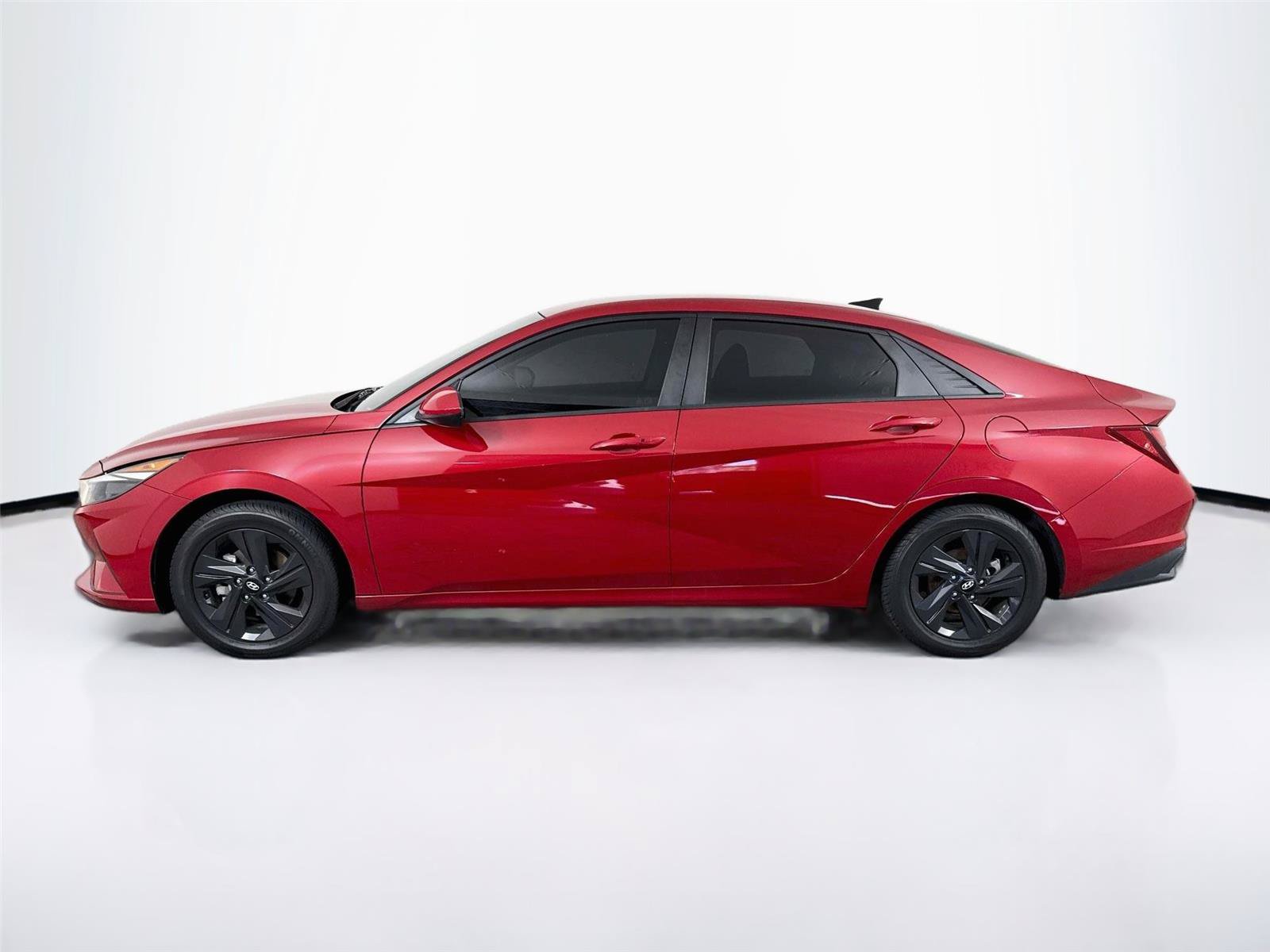 Used 2022 Hyundai Elantra SEL w/ Convenience Package FWD image 2