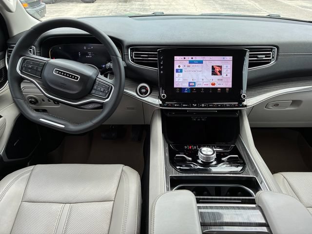 Used 2022 Jeep Wagoneer Series III AWD/4WD image 31