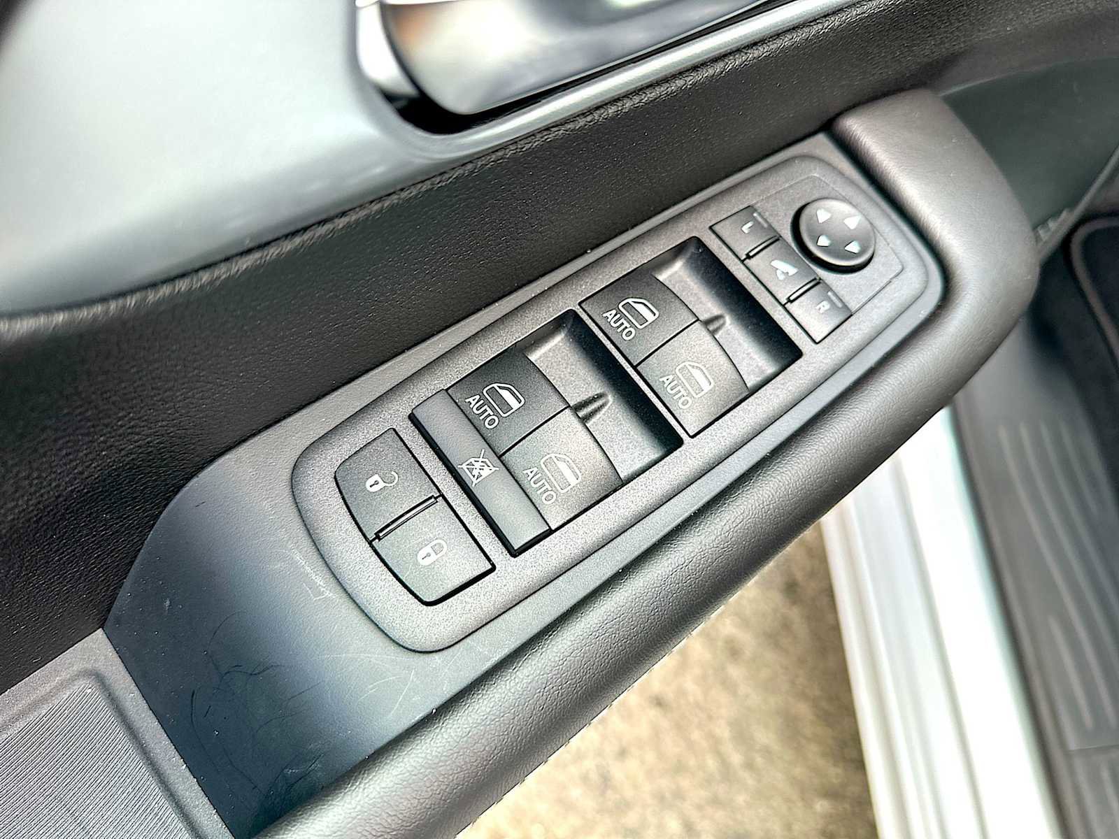 New 2026 Chrysler Pacifica Limited w/ Trailer Tow Group image 15