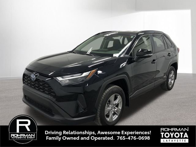 Used 2023 Toyota RAV4 LE AWD/4WD image 2