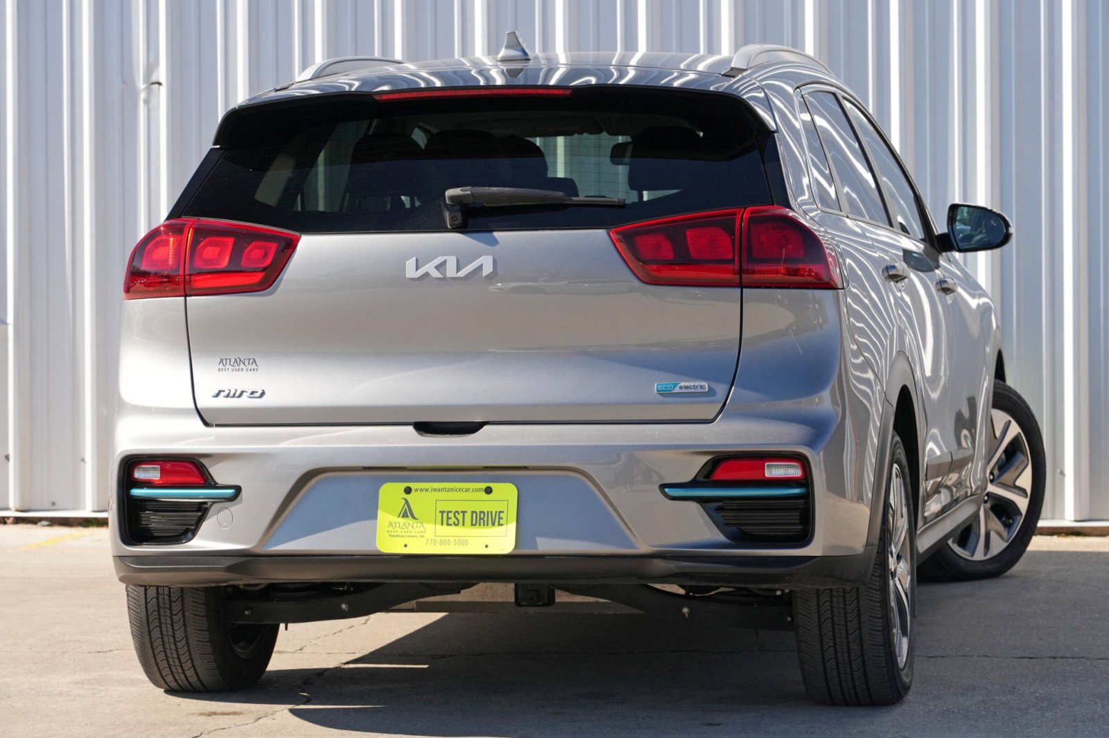 Used 2022 Kia Niro EX w/ Cold Weather Package FWD image 4