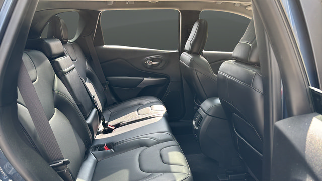 Used 2019 Jeep Cherokee Limited AWD/4WD image 25