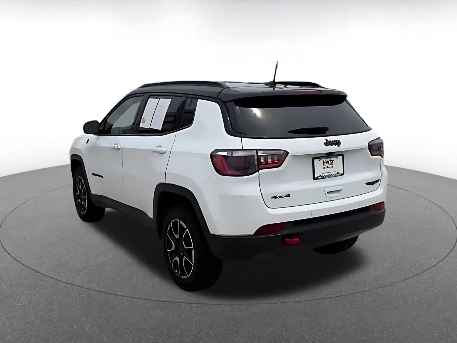 Used 2025 Jeep Compass Trailhawk AWD/4WD image 12