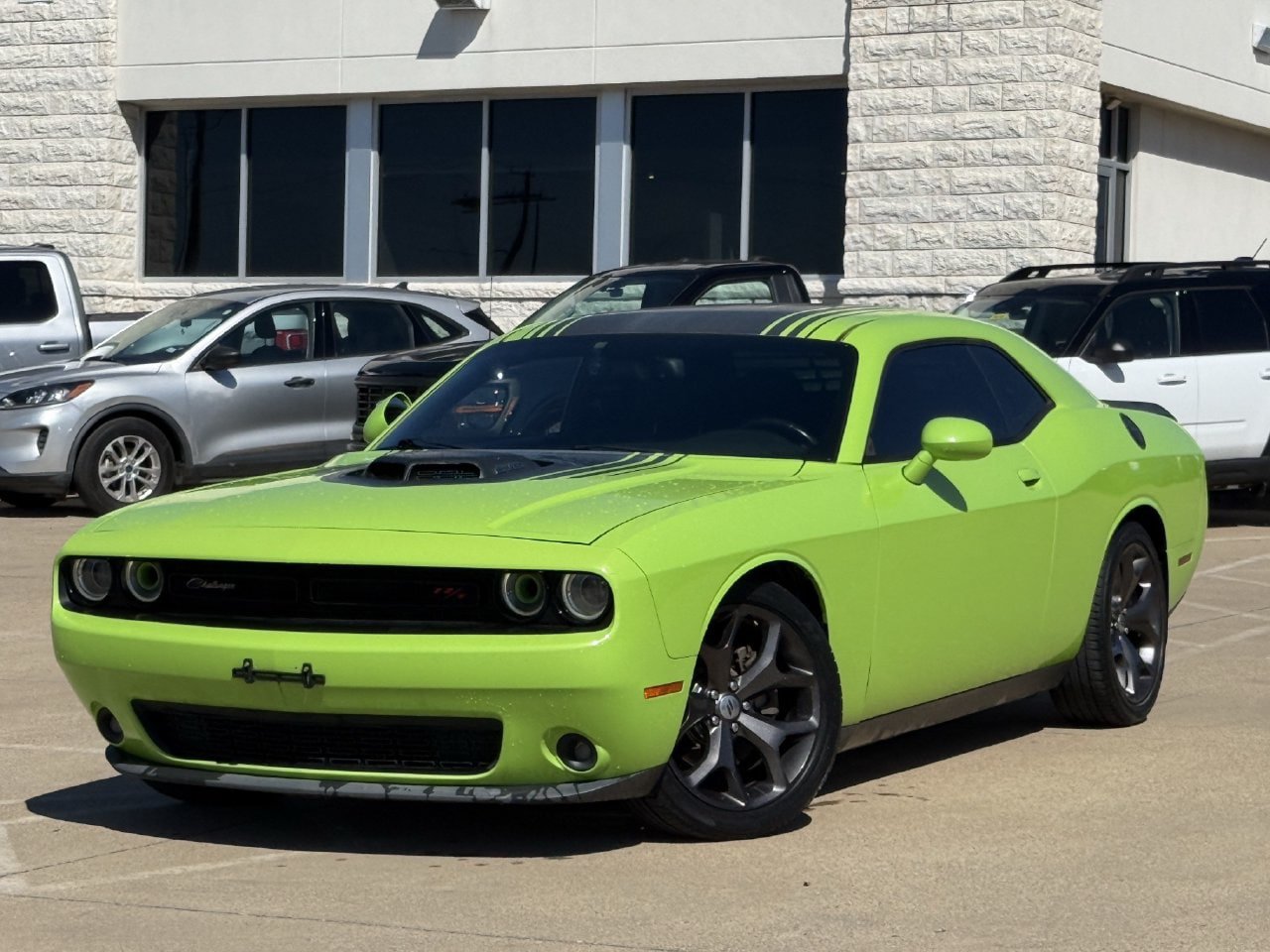 Used 2015 Dodge Challenger R/T RWD image 2