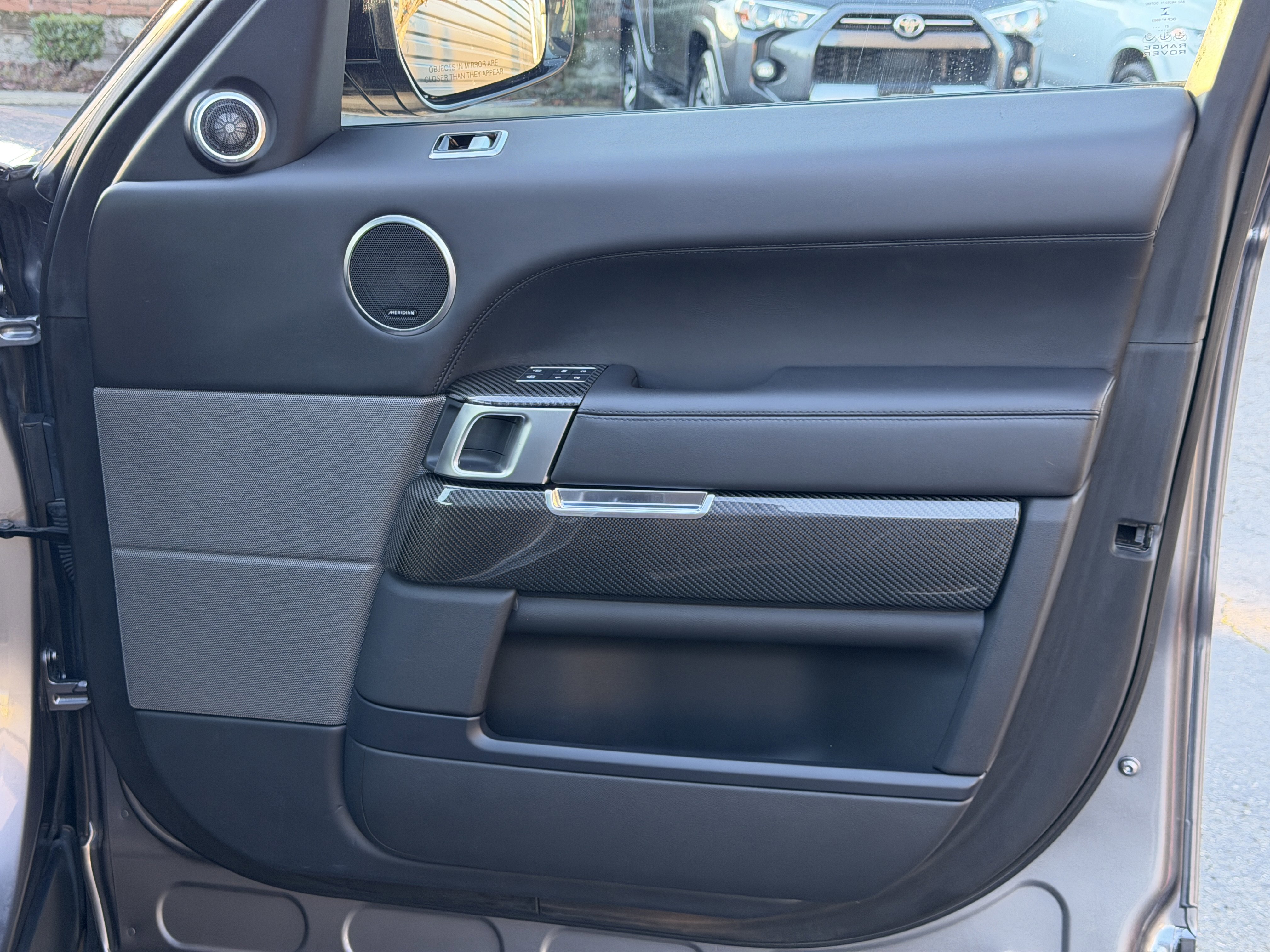 Certified 2022 Land Rover Range Rover Sport SVR image 9