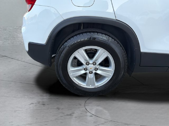 Certified 2020 Chevrolet Trax LT w/ LT Convenience Package FWD image 32