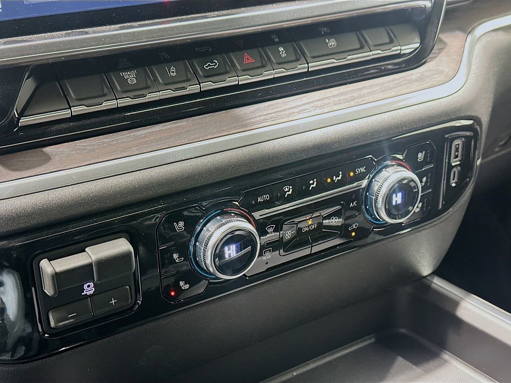 New 2026 GMC Sierra 3500 SLT w/ SLT Convenience Package image 16