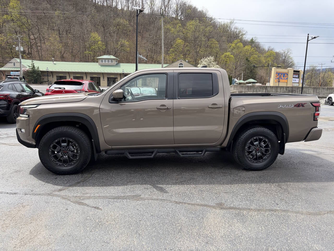 Used 2023 Nissan Frontier PRO-4X w/ Pro-4X Premium Package image 6