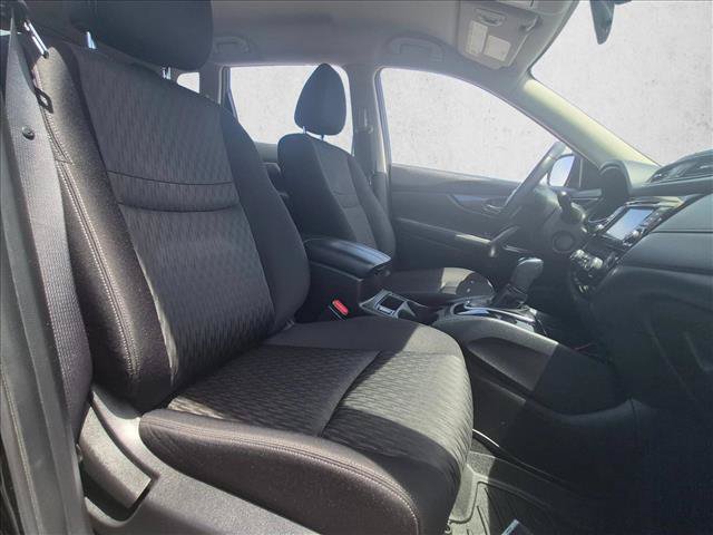 Used 2019 Nissan Rogue SV w/ Premium Package FWD image 16