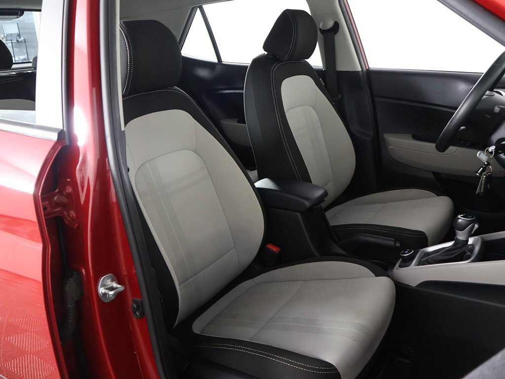 Used 2023 Hyundai Venue SEL image 26