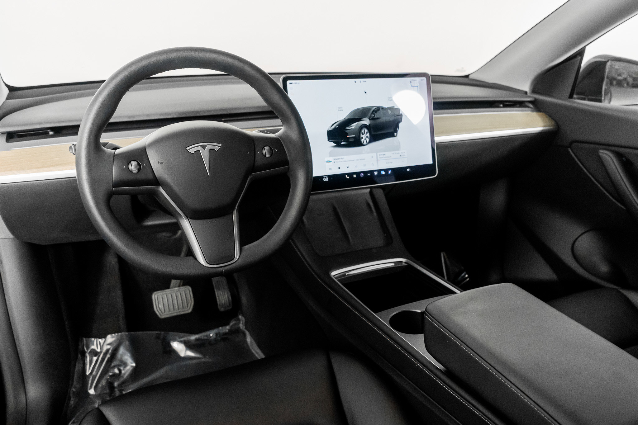 Used 2022 Tesla Model Y Long Range image 2