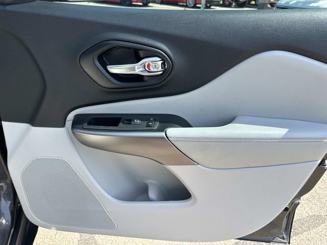 Used 2021 Jeep Cherokee Limited FWD image 9