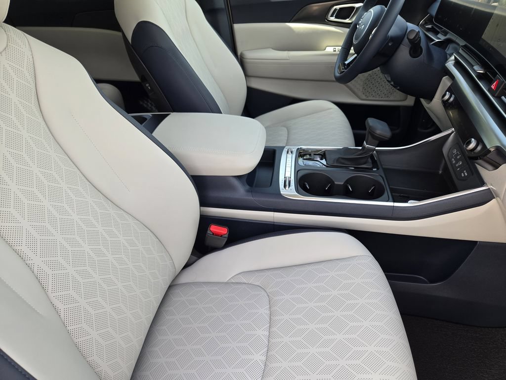 New 2026 Kia Carnival SX w/ SX Dark Edition Package FWD image 10